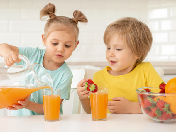 6 receitas de sucos para evitar o consumo de refrigerantes pelas crianças