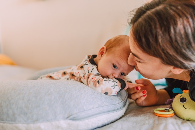 4 regras de etiqueta para visitar um recém-nascido na maternidade ou em casa!